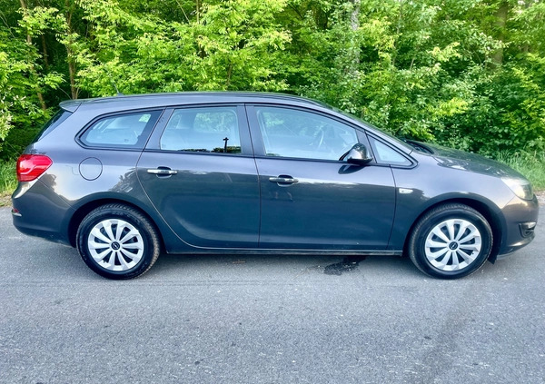 Opel Astra cena 29900 przebieg: 237000, rok produkcji 2015 z Września małe 67